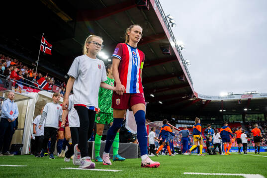 Caroline Graham Hansen of Norway enters the pitch