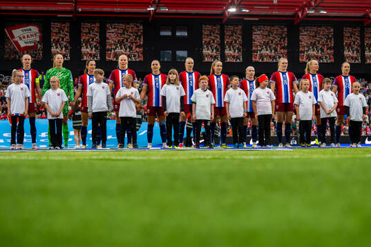 Players of Norway line up