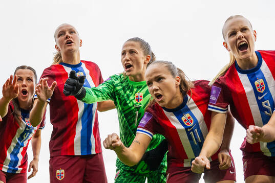 Tuva Hansen, Frida Maanum, goalkeeper Cecilie Fiskerstrand,