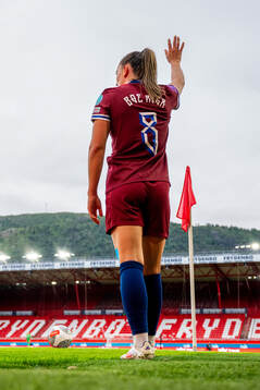 Vilde Bøe Risa of Norway takes a corner kick