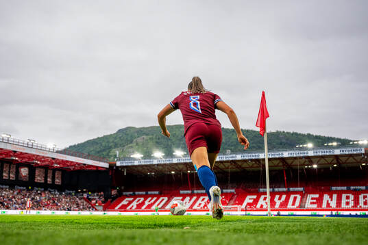 Vilde Bøe Risa of Norway takes a corner kick
