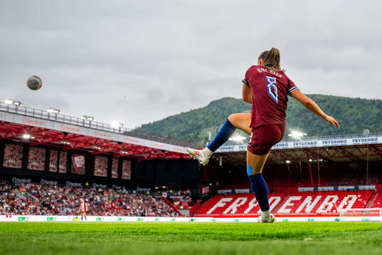 Vilde Bøe Risa of Norway takes a corner kick
