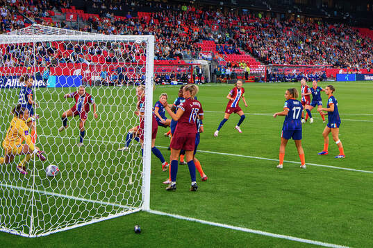 Caroline Graham Hansen of Norway scores the 1-0 goal
