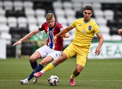 Matvii Ponomarenko of Ukraine in action against Simen Vatne