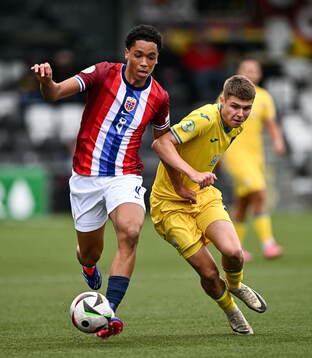 Travis Hernes of Norway in action against Daniil Vashchenko