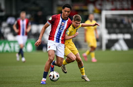 Travis Hernes of Norway in action against Daniil Vashchenko