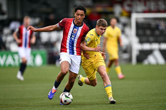 Travis Hernes of Norway in action against Daniil Vashchenko