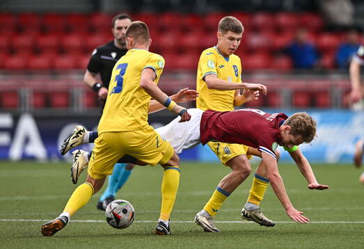 Benjamin Thoresen Faraas of Norway is tackled by Ivan