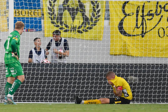 Goalkeeper Isak Pettersson and Sebastian Holmen of Elfsborg