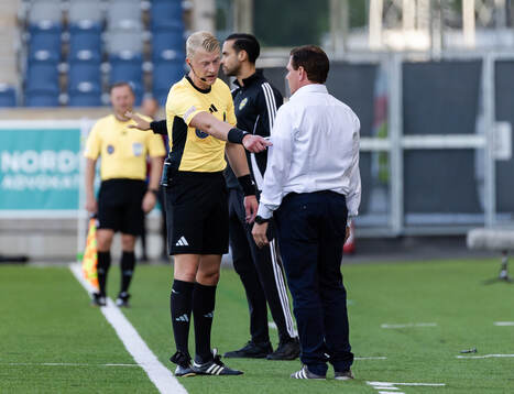 Domare Adam Ladebäck och Sirius tränare Christer