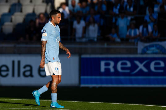 Malmö FFs Sergio Pena deppar