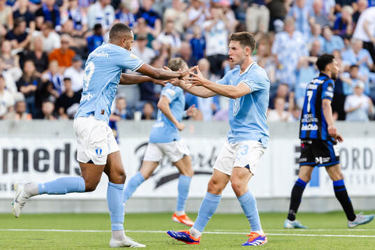 Malmö FFs Isaac Kiese Thelin och Lasse Berg Johnsen jublar
