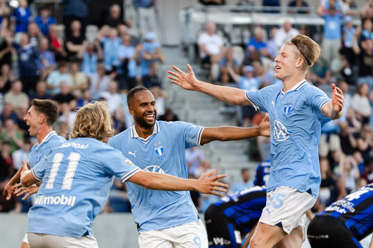 Malmö FFs Sebastian Nanasi , Isaac Kiese Thelin och Nils