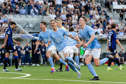 Malmö FFs Søren Rieks och Nils Zätterström jublar