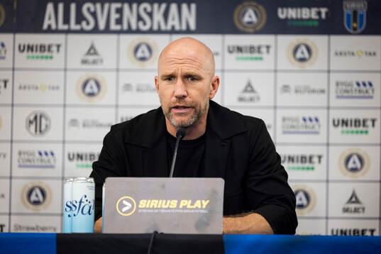 Malmö FFs tränare Henrik Rydström vid en presskonferens