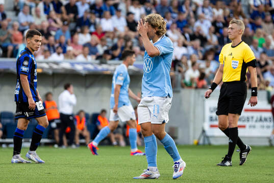 Malmö FFs Sebastian Nanasi deppar