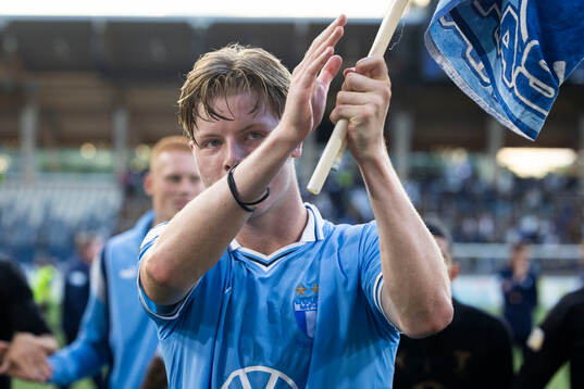 Malmö FFs Nils Zätterström tackar publiken