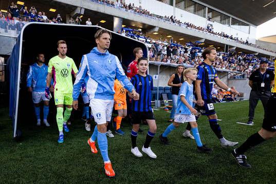 Malmö FFs Jens Stryger Larsen innan fotbollsmatchen i