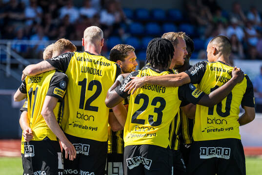 Häckens spelare jublar