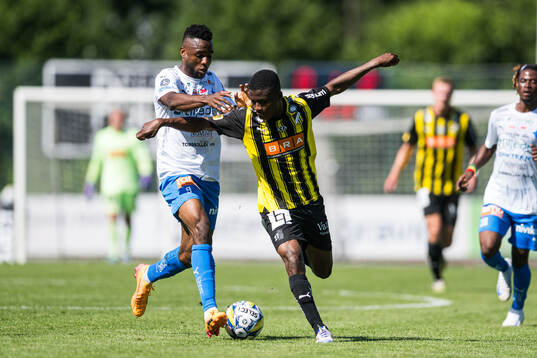 Värnamos Johnbosco Samuel Kalu och Häckens Akoua Romeo