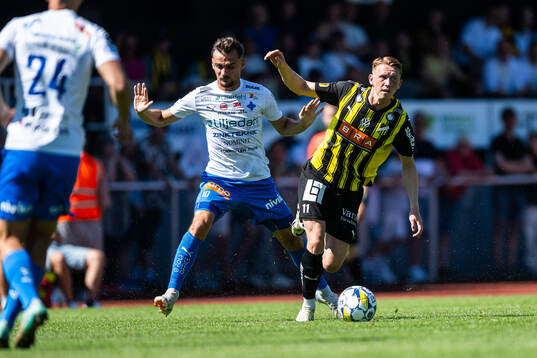 Värnamos Ajdin Zeljkovic och Häckens Julius Lindberg