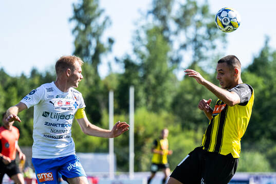 Värnamos Freddy Winsth och Häckens Ali Youssef