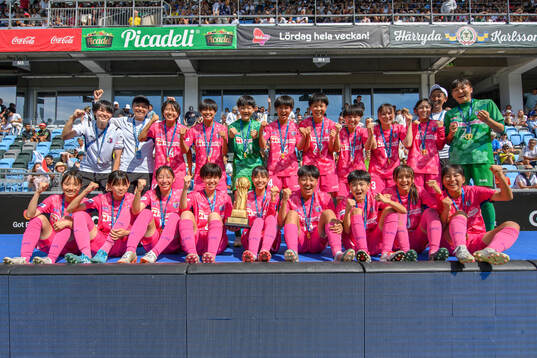 Cerezo Osakas spelare jublar