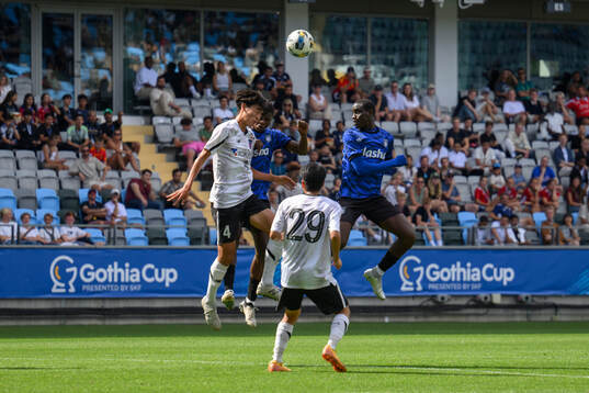 under B17E finalen mellan Sporting Lagos  och FC Tokyo