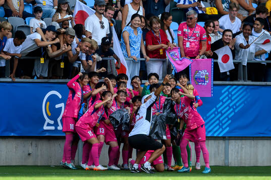 Cerezo Osakas spelare jublar