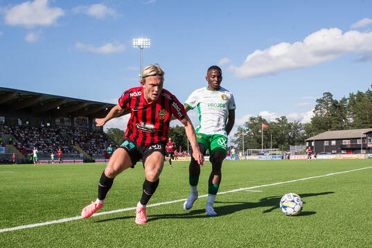 Brommapojkarnas Alexander Jensen och Hammarbys Bouzomana