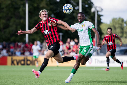 Brommapojkarnas Alexander Jensen och Hammarbys Bouzomana
