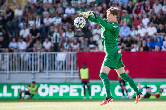 Brommapojkarnas målvakt Filip Sidklev