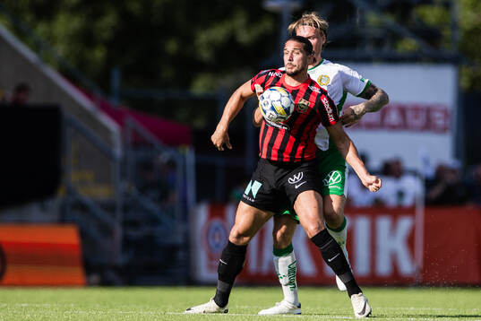 Brommapojkarnas Nikola Vasic och Hammarbys Victor Eriksson