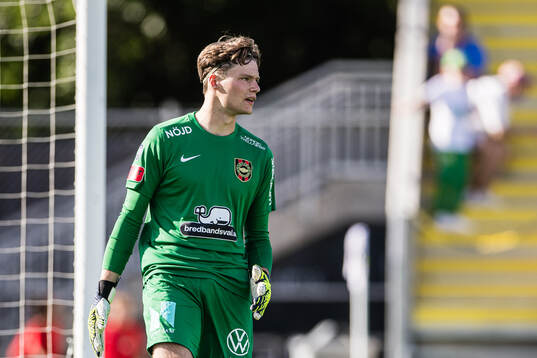 Brommapojkarnas målvakt Filip Sidklev