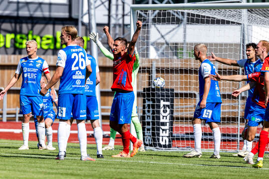 Helsingborgs Benjamin Örn (ej i bild) har gjort 0-2 och