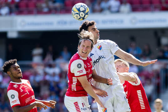 Kalmars Johan Karlsson och Djurgårdens Deniz Hummet