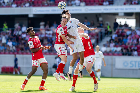 Kalmars Johan Karlsson och Djurgårdens Deniz Hummet