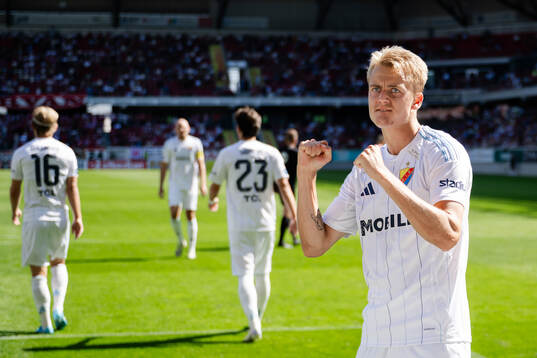 Djurgårdens Oskar Fallenius jublar