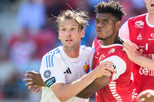Djurgårdens Albin Ekdal och Kalmars Vince Osuji
