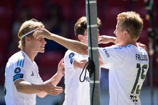 Djurgårdens Oskar Fallenius jublar
