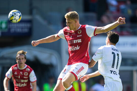 Kalmars Lars Saetra och Djurgårdens Deniz Hummet