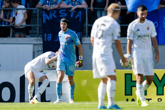 Djurgårdens målvakt Jacob Widell Zetterström deppar