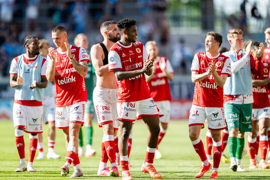 Kalmars spelare jublar