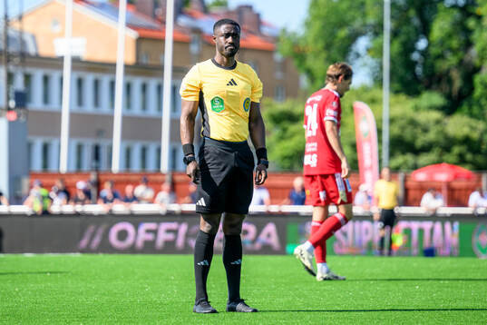 Domare Fredrik Oppong