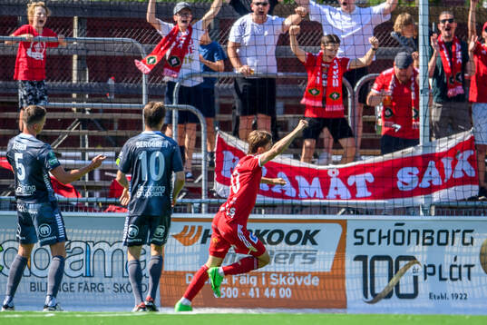 Skövde AIKs Hugo Engström jublar