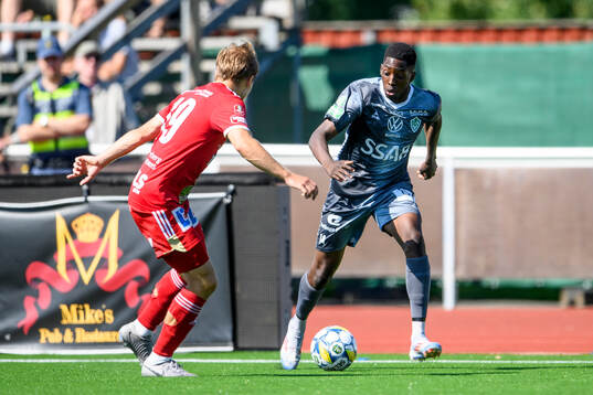Skövde AIKs Samuel Sörman och Brages Samouil Izountouemoil