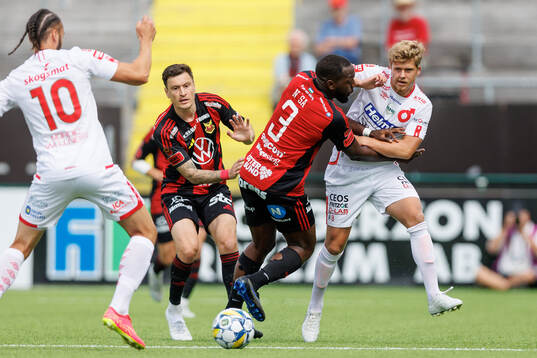 Östersunds Chrisnovic Isemoli N'sa och Degerfors Kevin