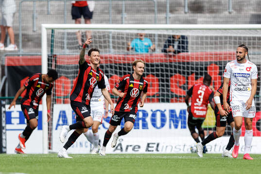Östersunds Jamie Ryan Hopcutt jublar