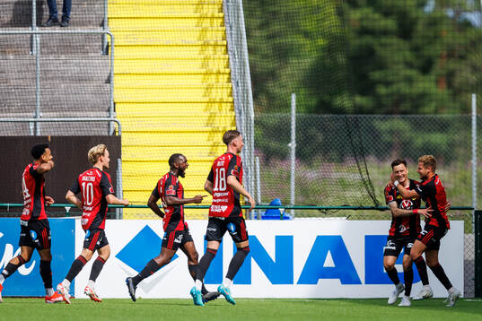Östersunds Jamie Ryan Hopcutt jublar