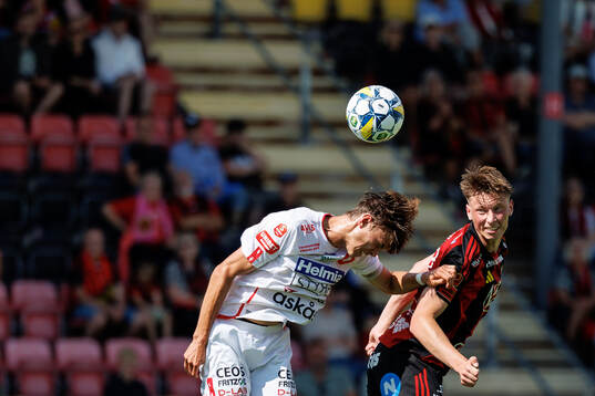Degerfors Oscar Wallin och Östersunds Philip Bonde